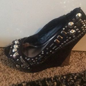 Black wild pair wedge heel